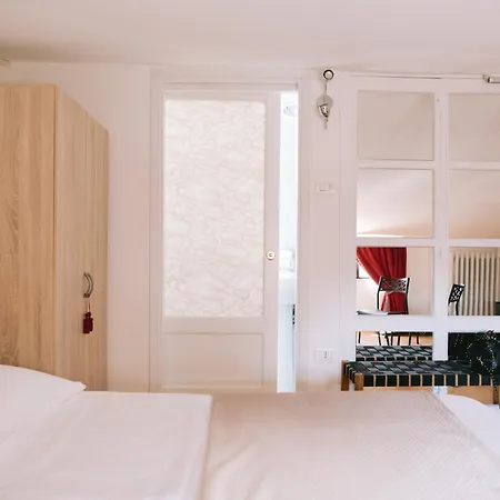 Homestay szállás Mansarda Cavour Centro Garda